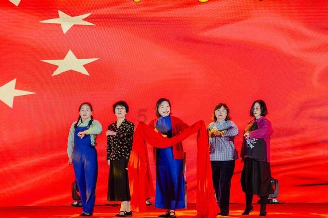 丈夫离婚和第三者结婚但数年后又和前妻问居违法吗？游戏画面